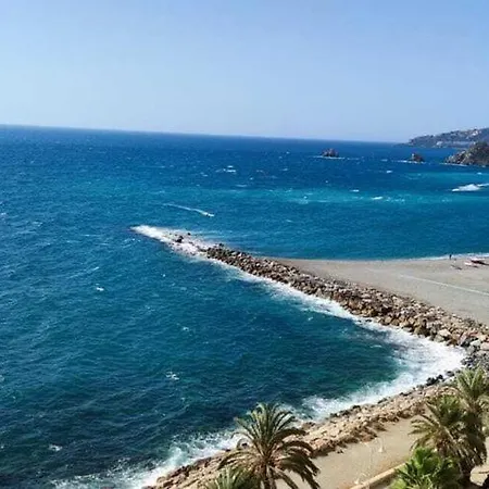 Beachfront - شقة *